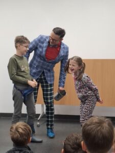 magik cyprian w bibliotece raczyńskich z okazji nocy bibliotek