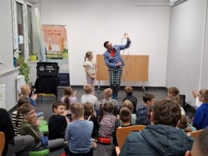 magia podczas nocy bibliotek